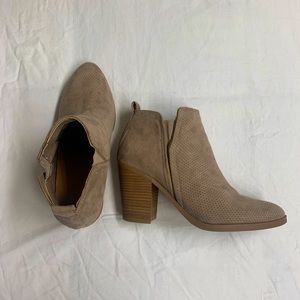 Universal thread booties
